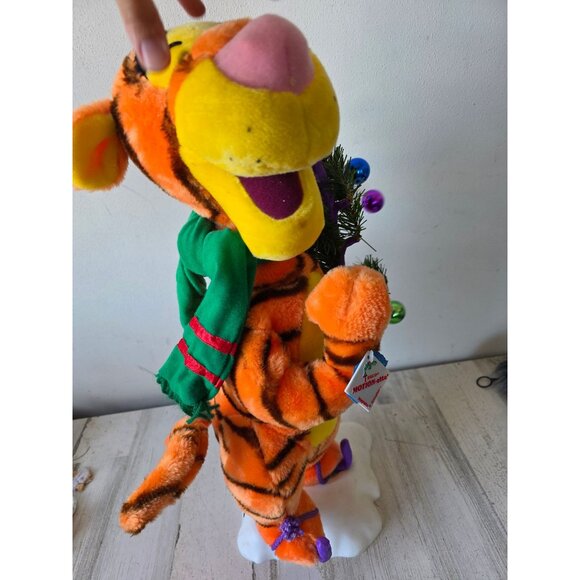 Vintage Telco AS IS Tigger Winnie the Pooh tree plush skating Xmas decor - Picture 7 of 12